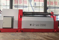 W12-20x2200四輥數(shù)控卷板機(jī)